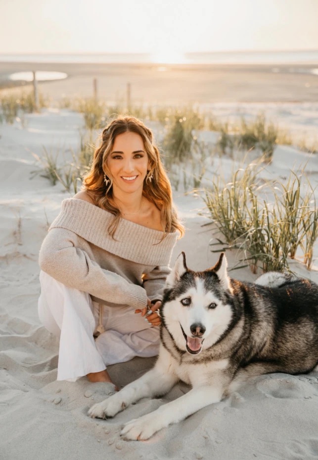 Samantha and her husky Nahla together on the beach